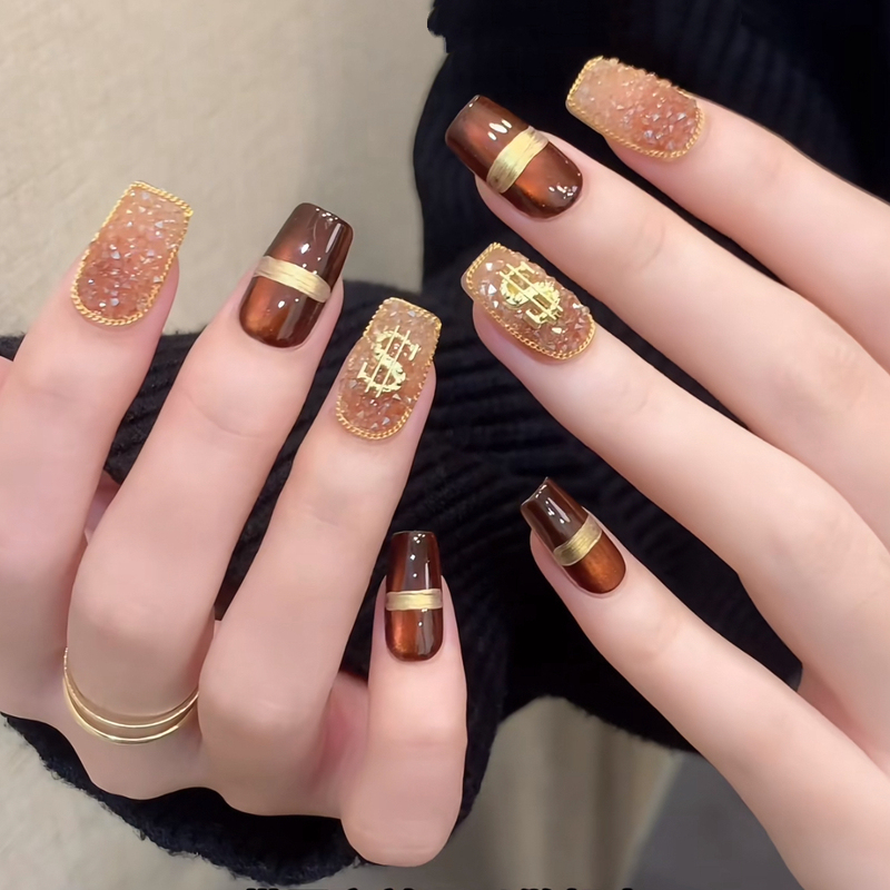 Purely Handmade Champagne Nail Art with Ultra-Sparkling Micro-Diamonds, Rich and Luxurious Style, Cat-Eye Effect, Old Money Style Nail Art Finished Product