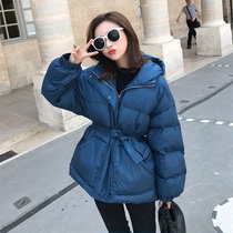 2022 Winter new Korean version loose student Lianhood Skinny Jacket Woman short collection Waist Bread Down Cotton Clothing