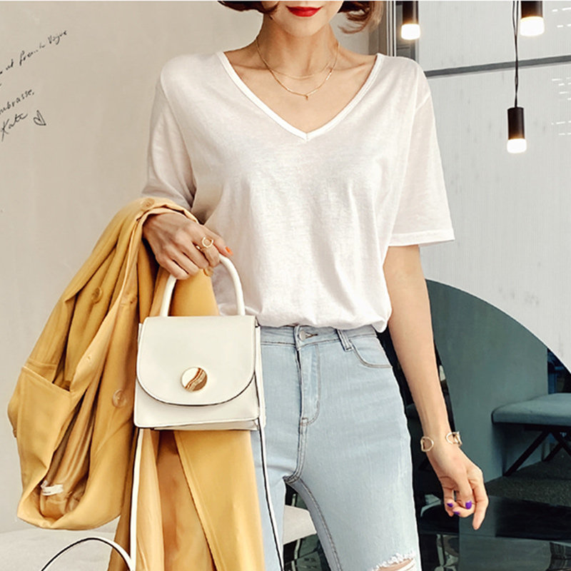 Tide card 2022 summer new white French style V collar short sleeve T-shirt female loose minimalist casual open collarbone beating bottom blouse