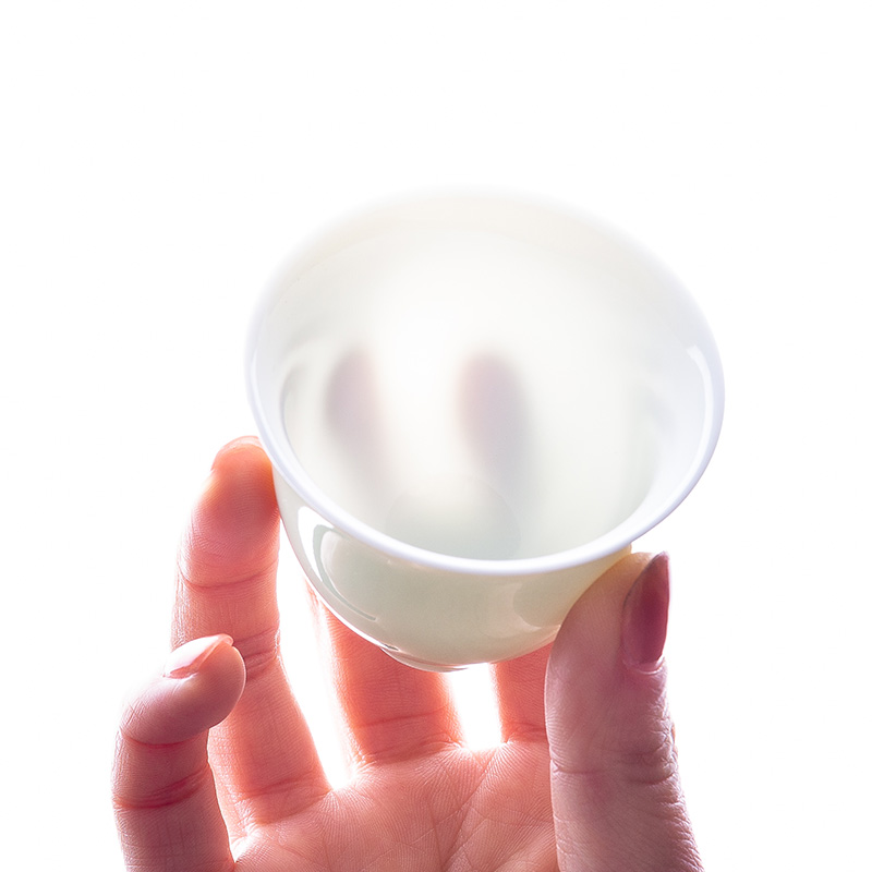 Gentleman 's gift of jingdezhen ceramics kung fu tea cup single CPU manual eggshell color glaze cup monochromatic tea cups