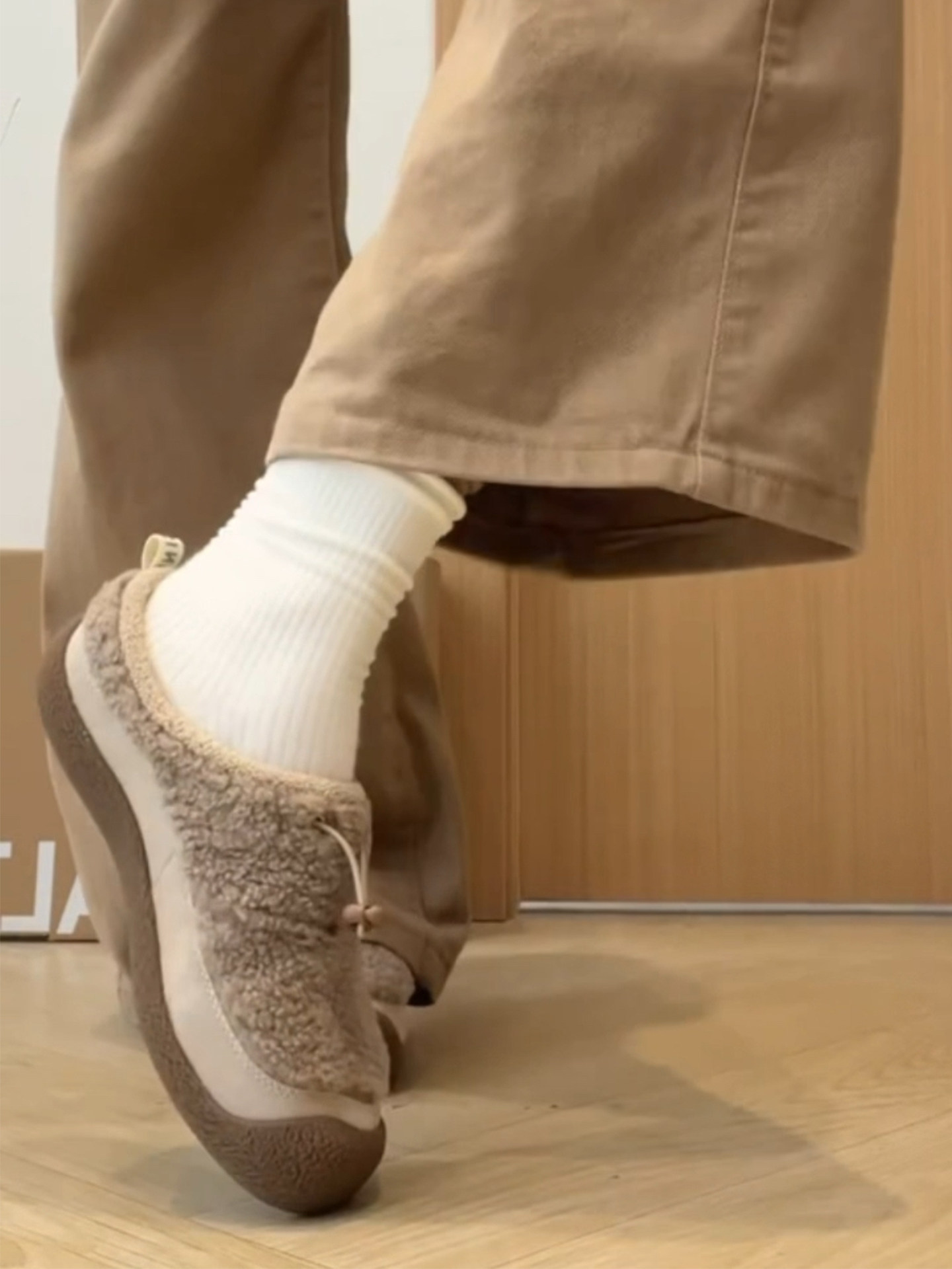 Thick-Soled Birkenstock Shoes for Women 2025 New Retro Soft-Soled Non-Slip Cotton Shoes for Autumn and Winter Outer Wear Warm Closed-Toe Furry Slippers