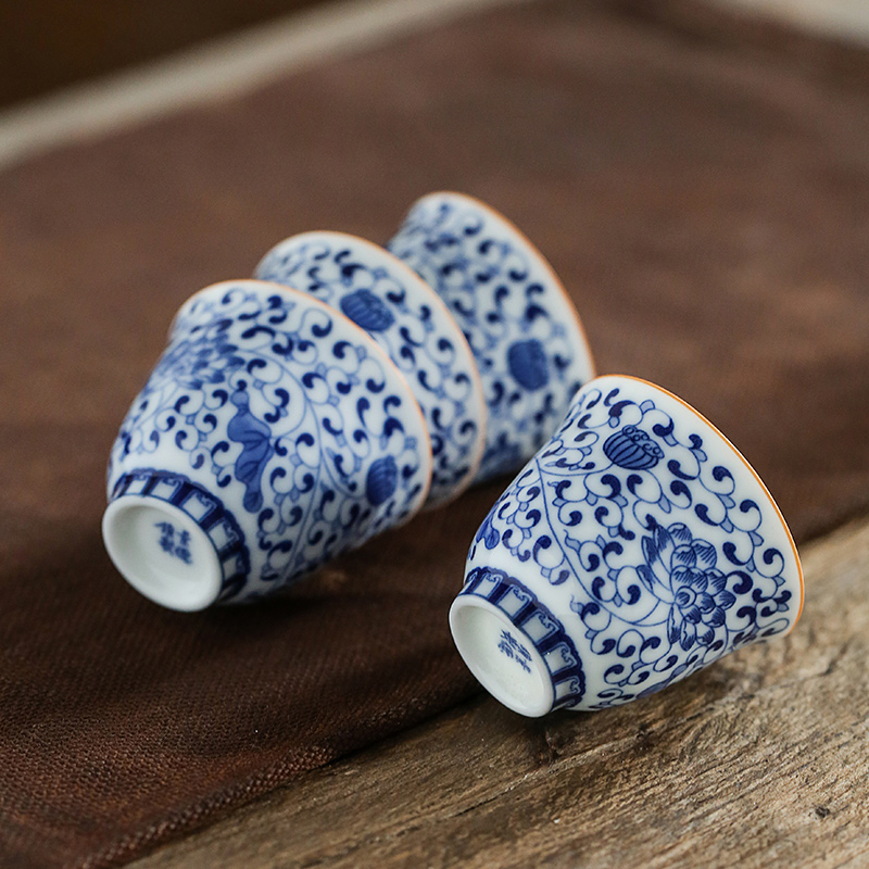 Hand the blue and white porcelain of jingdezhen ceramic cups sample tea cup kung fu tea cup small bowl master cup small cups