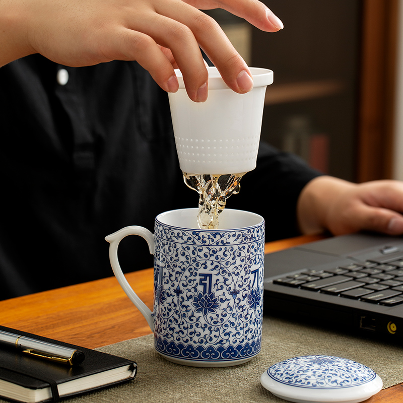 Jingdezhen hand - made porcelain office glass ceramic filter large cups with cover office cup of blue and white and exquisite tea cups