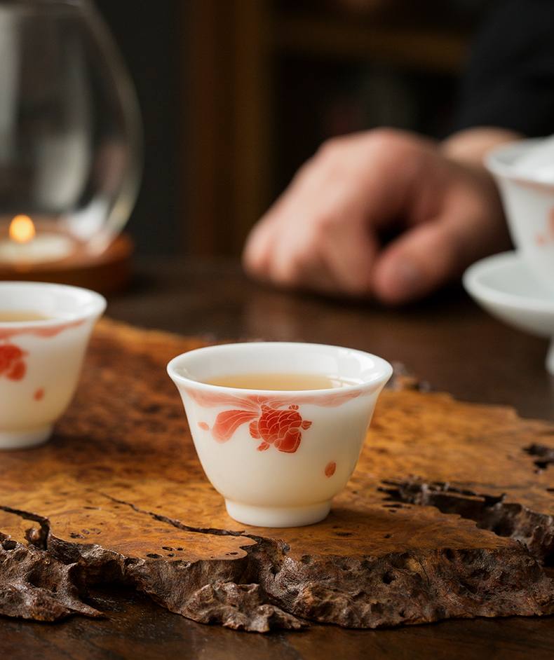 Jingdezhen pastel pure hand - made fish play under the glaze color master sample tea cup by hand cups of pu - erh tea sample tea cup single CPU