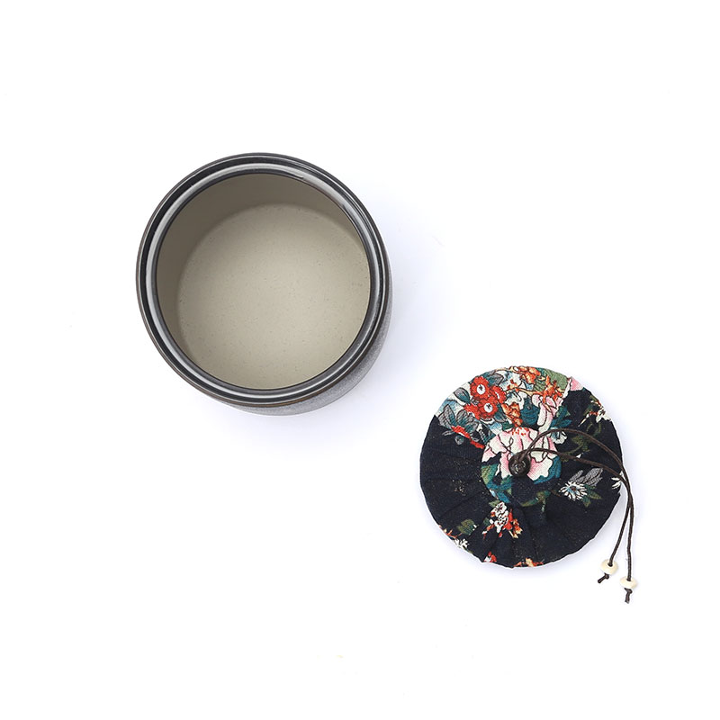 Ceramic tea pot small wooden plug-in seal pot black tea tea pot coarse TaoCun household mini storage tank