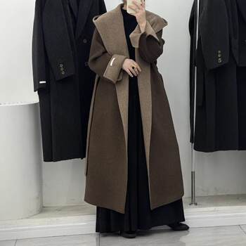 Reversible woolen coat with hooded hood and large lapels