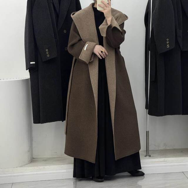 Reversible woolen coat with hooded hood and large lapels