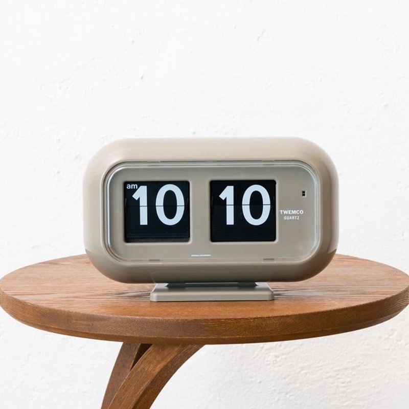 Hong Kong Origin Twemco Qt35 Page Turning Clock Niche Classy German Movement Wall Clock Clock