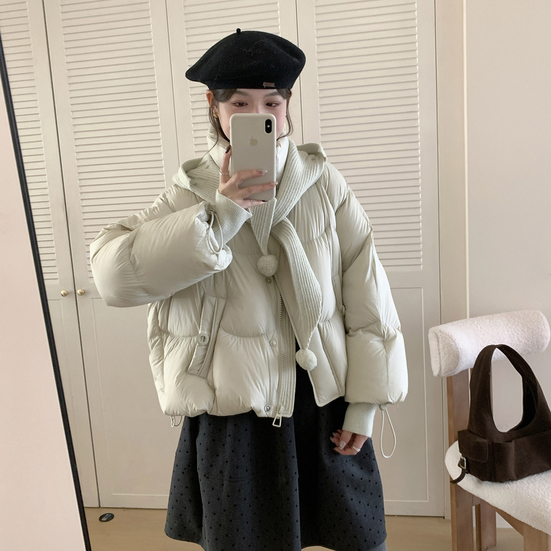 Popular Green Short down Jacket for Women, Winter 2025 New Korean Style, Fashionable and Warm, 90% White Duck down Coat