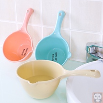 Baby bath water scoop Thick long handle plastic water scoop Kitchen water scoop Baby children bath shampoo cup Shampoo cup