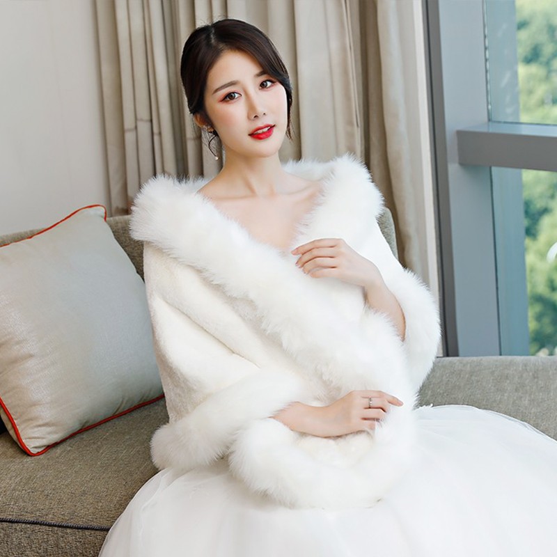 Bride wedding dress shawl autumn and winter wedding warm imitation fur outside the thick dress banner cloak white