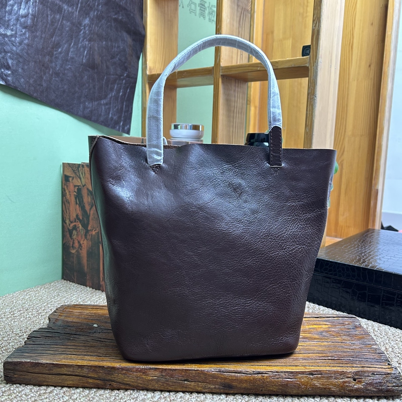 Simple and Versatile First-Layer Tree Sap Cowhide Handbag, Large-Capacity Crossbody Bag for Women