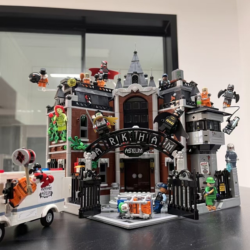 Chinese Building Block Superhero Batman Arkham Asylum Children's Assembly Toy Educational Model Gift Chinese Building Block Superhero Batman Arkham Asylum Children's Assembly Toy Educational Model Gift