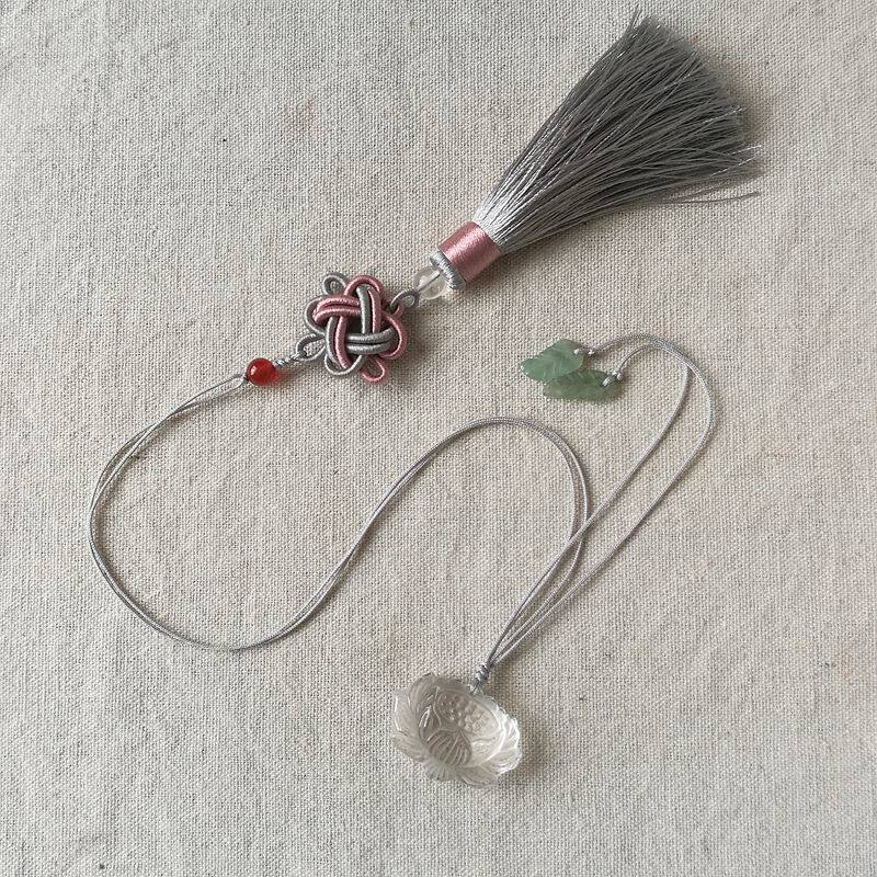 Natural white crystal lotus bookmark Chinese knot tassel