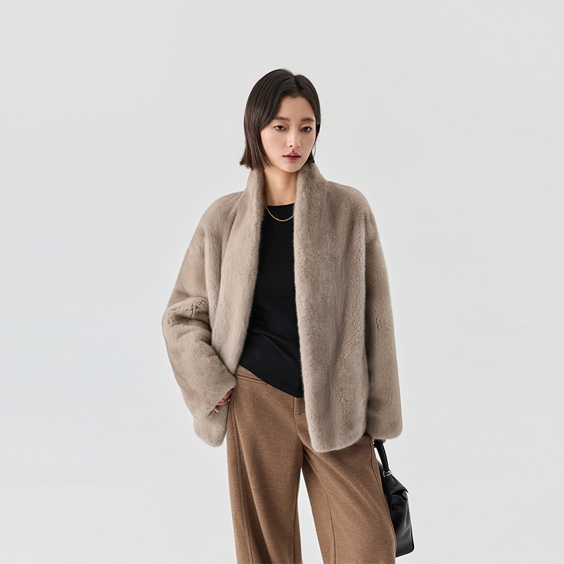 Cinpinla Xianbenna Imported Short Mink Coat with Green Fruit Collar, Loose Long-Sleeved Mink Fur Coat for Women
