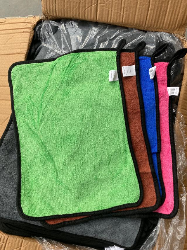 Very high price-performance ratio ~ Out of Japanese double-sided coral suede composite towel to wipe the car towel