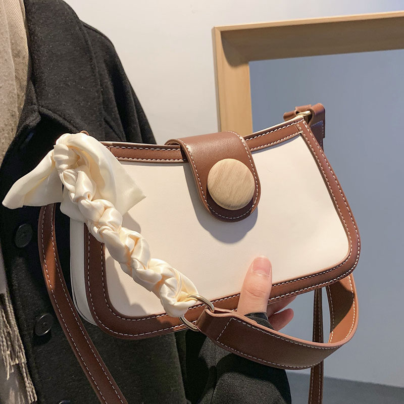 Pick up missed small crowdtrend Great god recommended 2021 new texture axillary underpack 100 lap single shoulder inclined satchel wave