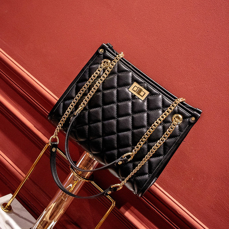 Hong Kong Kitty Pet Bag Universal Care Kit 100 lapped small crowdnet red single shoulder inclined satchel 100 hitch underpack damp