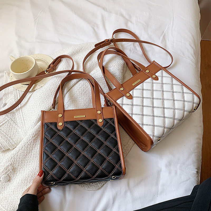 Pick up missed pick up Shanghai warehouse Great god recommended 2022 new hand Han version tide fashion single shoulder inclined satchel women