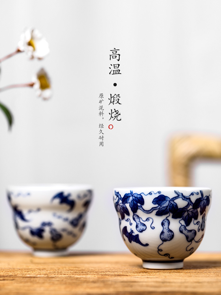 Jingdezhen blue and white master cup single CPU hand - made ceramic cups sample tea cup pure manual gourd high - end kung fu tea set