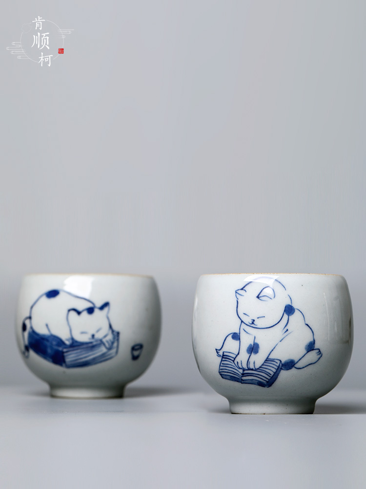 Blue and white porcelain personal kongfu master cup single CPU jingdezhen hand - made ceramic cups sample tea cup checking out the tea