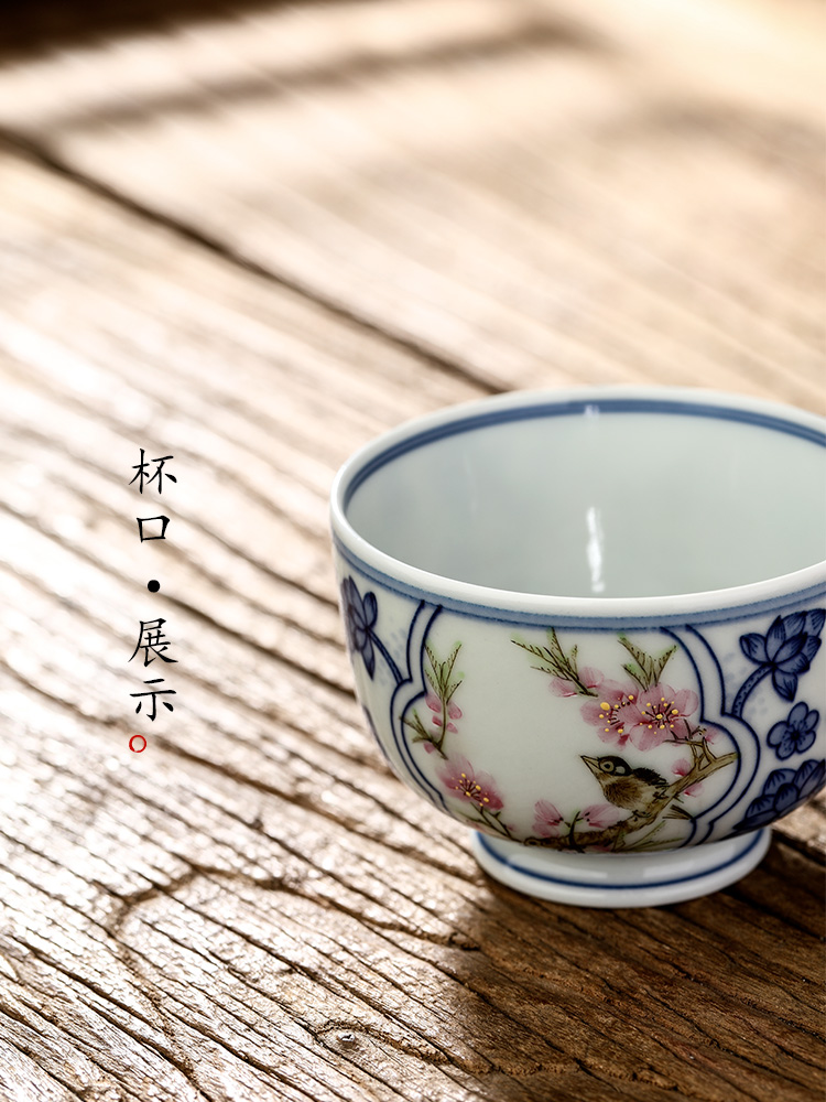 Jingdezhen hand - made peach blossom put water point master cup single cup pure manual blue - and - white kung fu tea tea set sample tea cup only