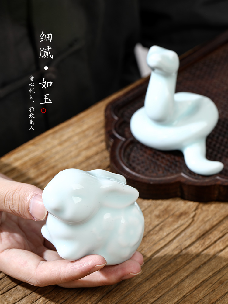 Pure manual pet jingdezhen shadow blue glaze tea worm creative tea table furnishing articles fine ceramic zodiac