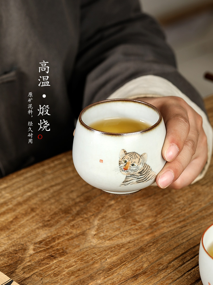 Hand your up jingdezhen kung fu tea master cup single CPU ceramic cups restoring ancient ways is pure manual sample tea cup