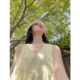 Желтое летнее небольшое платье, длинная юбка, французский стиль, V-образный вырез, свободный крой