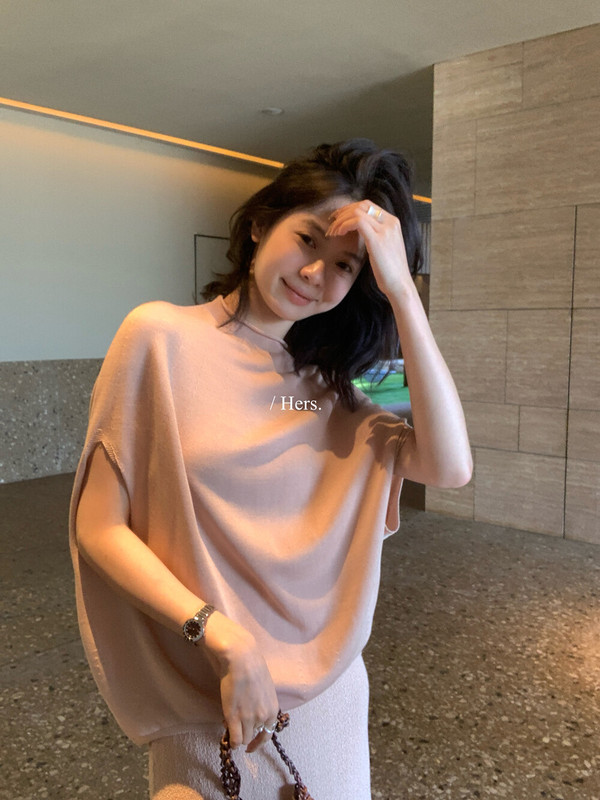 Hers Sweet Cape Sleeveless Knit Top + Skirt Set with a High-End Fashion Vibe and Versatile Style 08110