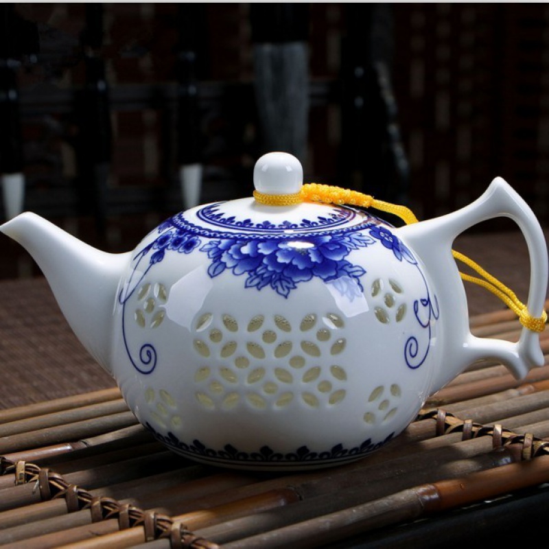 Jingdezhen blue and white porcelain is hollow out tea - the set of bin can reach 200 ml glass pot of tea ware tureen fair keller cup