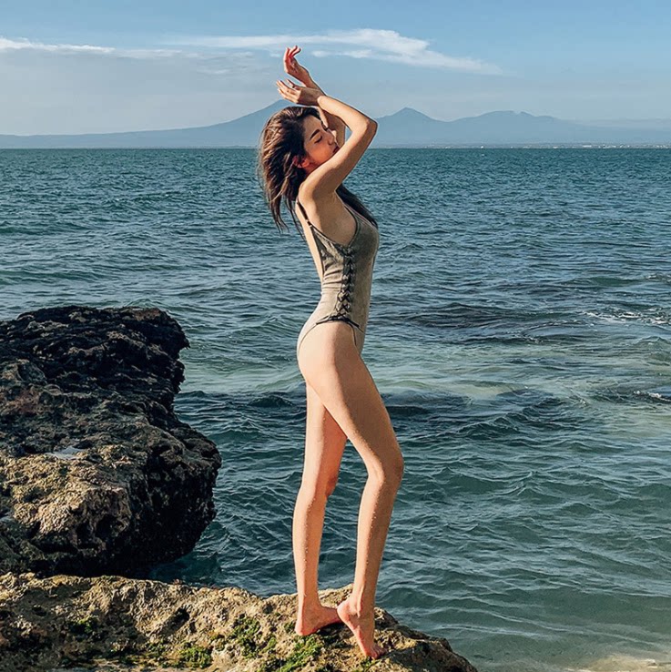 Japanese sexy swimsuit women 2021 new fashion hot spring big chest conservative size bikini siamese ins wind