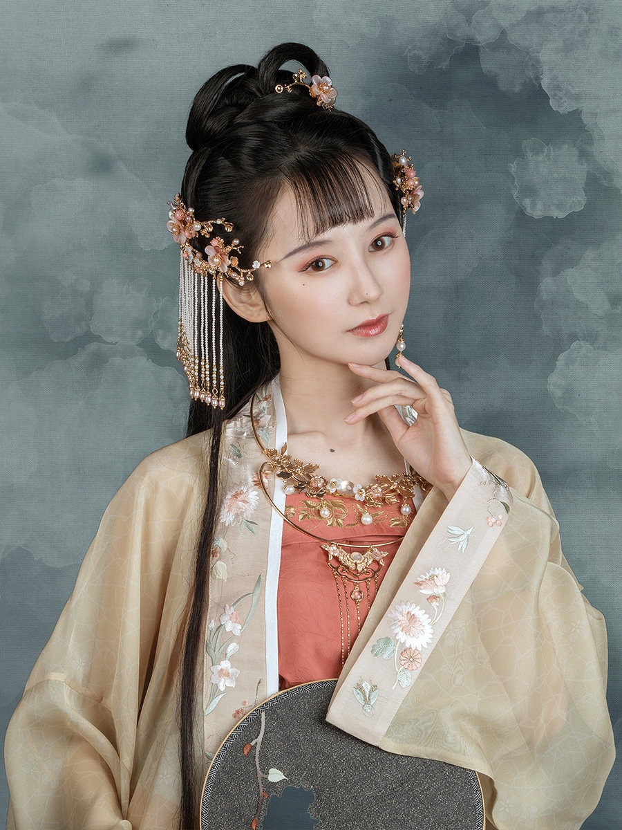 漢服上着1点 宋制漢服 刺繍漢服 花柄刺繍 撮影 演奏会 舞台 チャイナ服 中華服 钟灵记百草集 レディース漢服 Spring Sounds