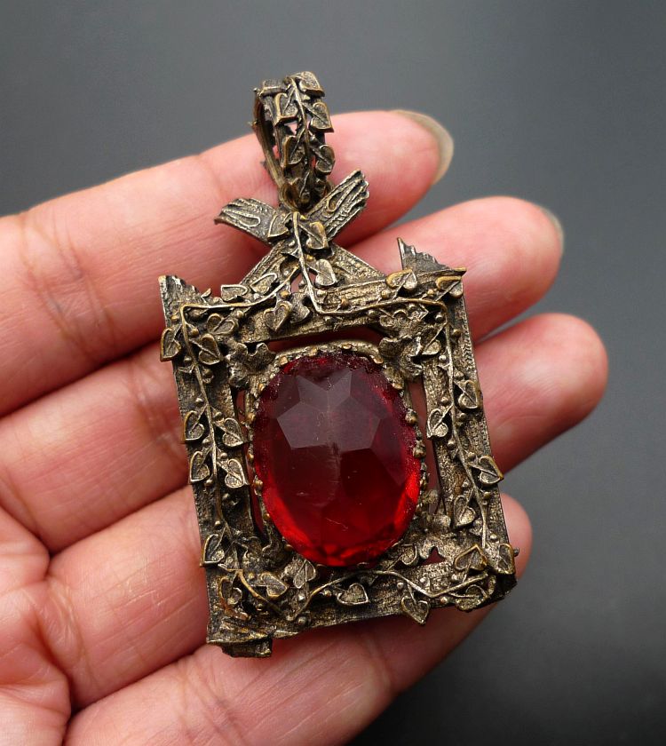 European Antiques 19 centuries German naughty inlaid red artificial jewel photo frame box refined pendant pure silver chain