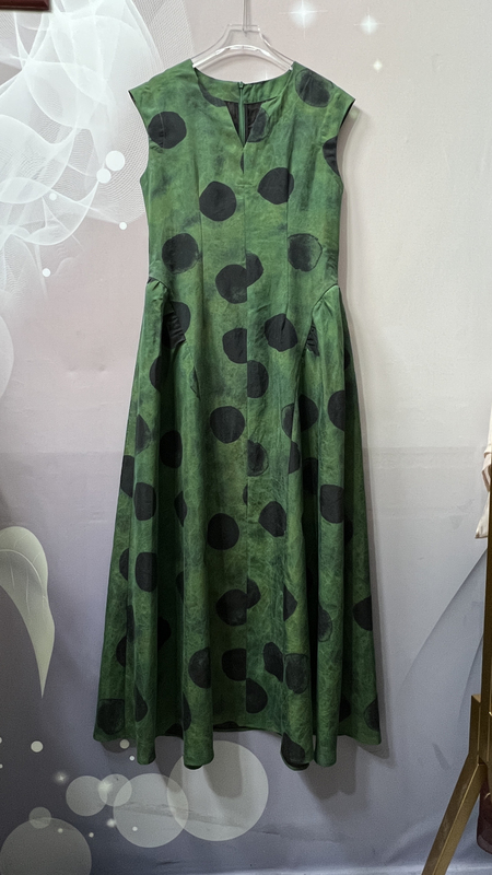 Heavy Satin 100% Silk Crackle-Patterned Xiangyun Silk V-Neck Long Dress, Fashionable High-End Age-Reducing Large Polka Dot Women's Dress