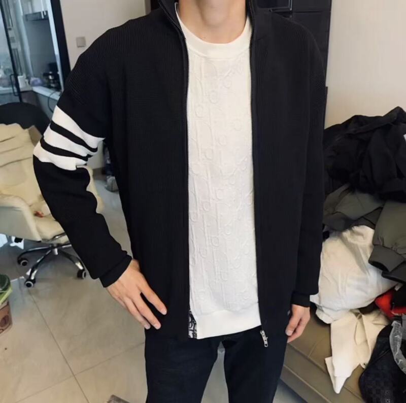 Trendy Brand Light Luxury Autumn and Winter Casual Stand Collar Zip-Up Knit Cardigan for Men, Black Three-Stripe Sweater Jacket with a High-End Feel Trendy Brand Light Luxury Autumn and Winter Casual Stand Collar Zip-Up Knit Cardigan for Men, Black Three-Stripe Sweater Jacket with a High-End Feel