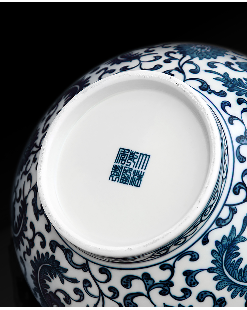 Hand - made Wan Shouteng flat, open bottles of blue and white porcelain is to industry