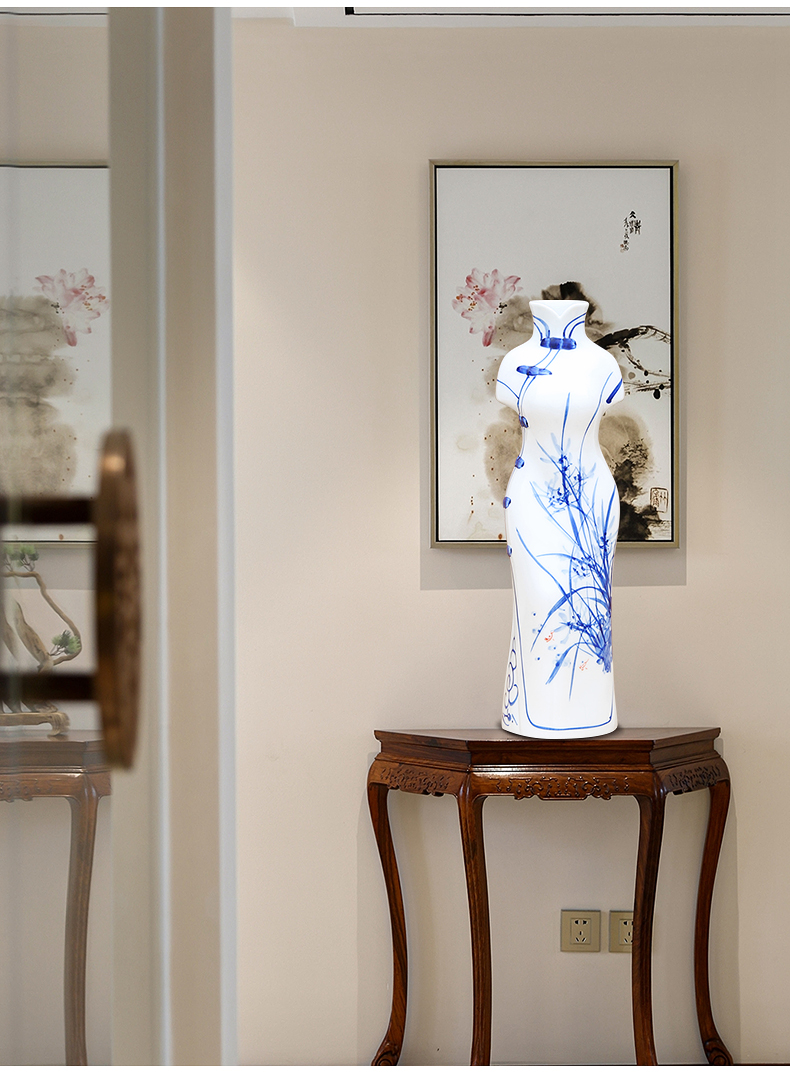 Blue and white porcelain of jingdezhen ceramics cheongsam beauty furnishing articles creative gifts crafts home sitting room adornment