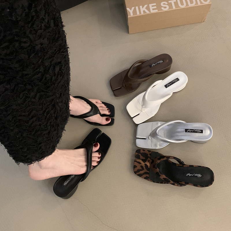 Black Chunky Heel Flip-Flops Women's Shoes for Outdoor Wear 2026 New Summer Thong Sandals Split-Toe Shoes Sandals