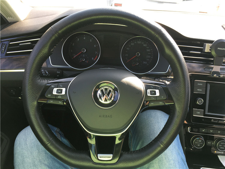 真皮手缝方向盘套：四季通用，驾驶必备，防滑透气，给你最舒适的驾驶体验！🚗✨