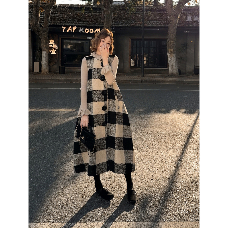 Yolo Yulou•Yigu New Chinese-Style Winter Wool Texture Black and White Checkered Retro Waist-Cinching Flared Vest Layered with Long Skirt