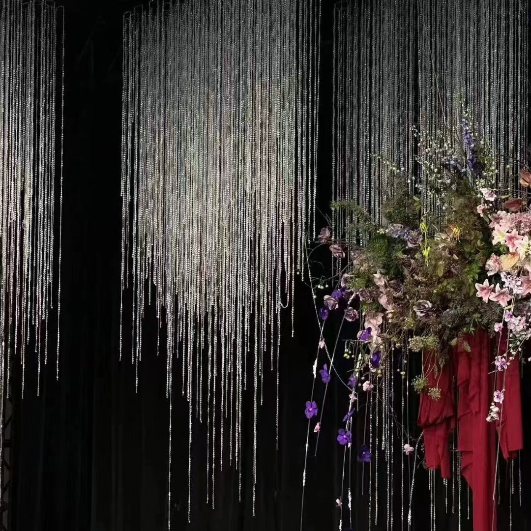 梦幻流苏吊顶：婚礼装饰的新宠