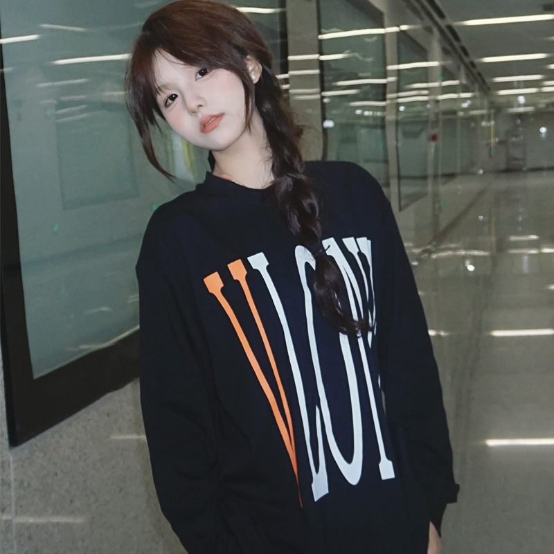 Vlone Jerry Friends Reflective Large V American-Style Pure Cotton T-Shirt for Men, High Street Fashion Brand, Loose Long-Sleeved for Women Vlone Jerry Friends Reflective Large V American-Style Pure Cotton T-Shirt for Men, High Street Fashion Brand, Loose Long-Sleeved for Women