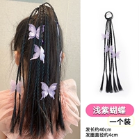 Светло -пурпурная бабочка одна притворяется