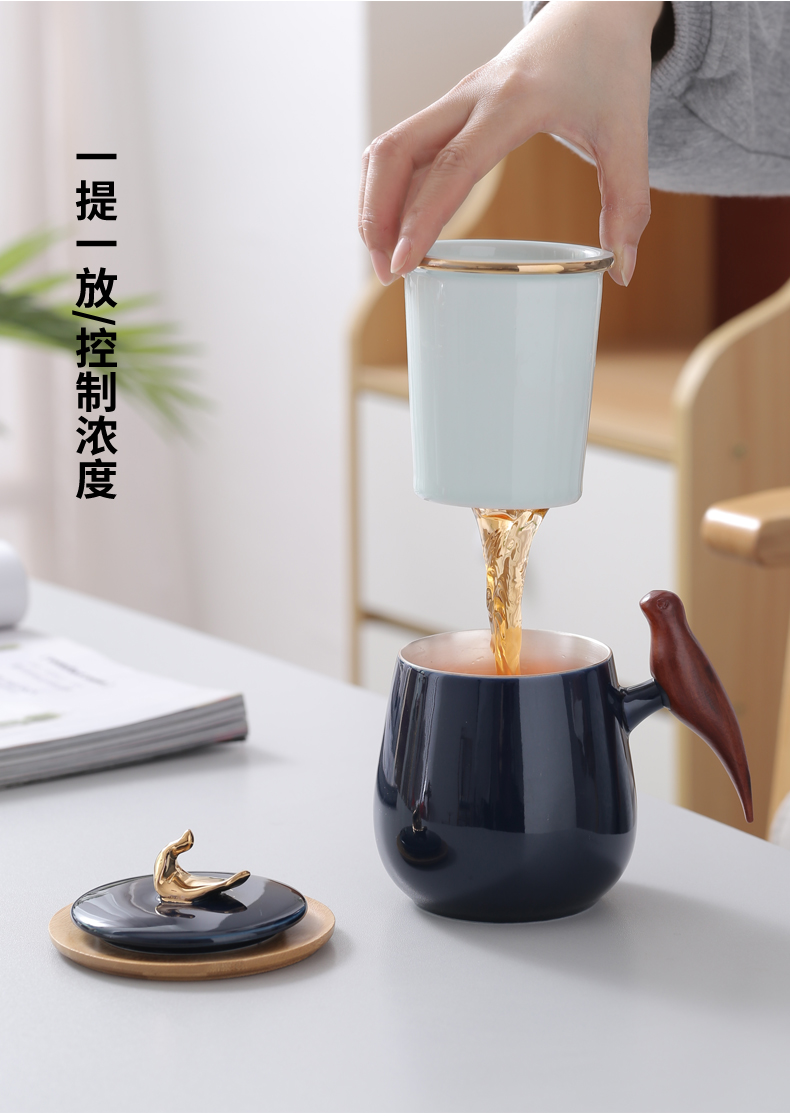 Creative with wooden handle, keller ceramic coppering. As silver tea cup with lid filtration separation glass tea cup office cup