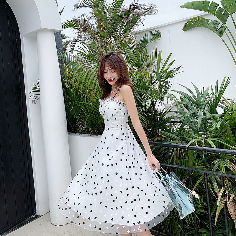 VK旗艦店 韓系細肩帶網紗拼接木耳邊一字領無袖洋裝