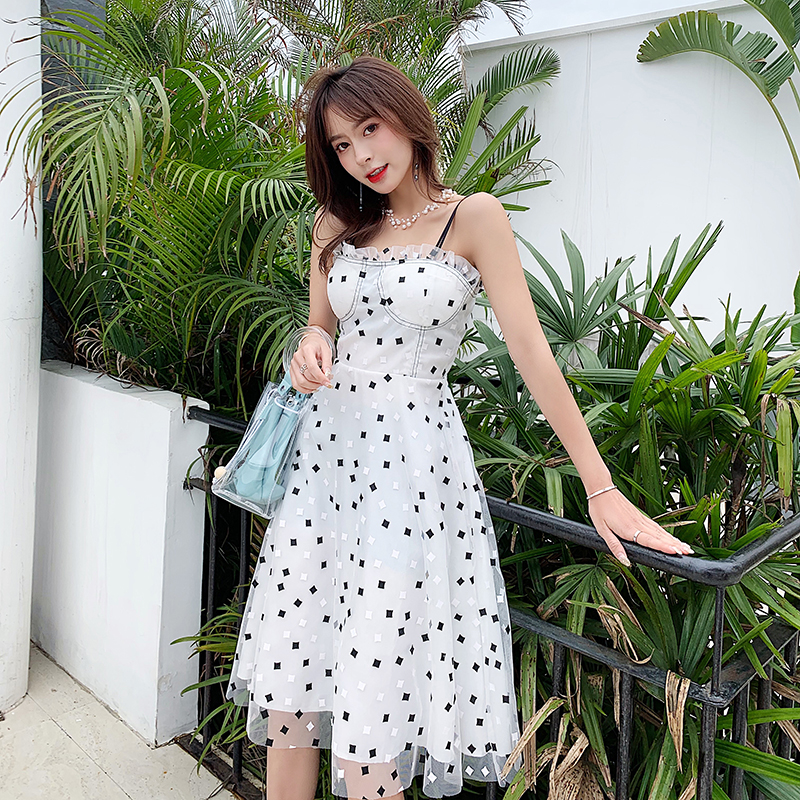 VK旗艦店 韓系細肩帶網紗拼接木耳邊一字領無袖洋裝