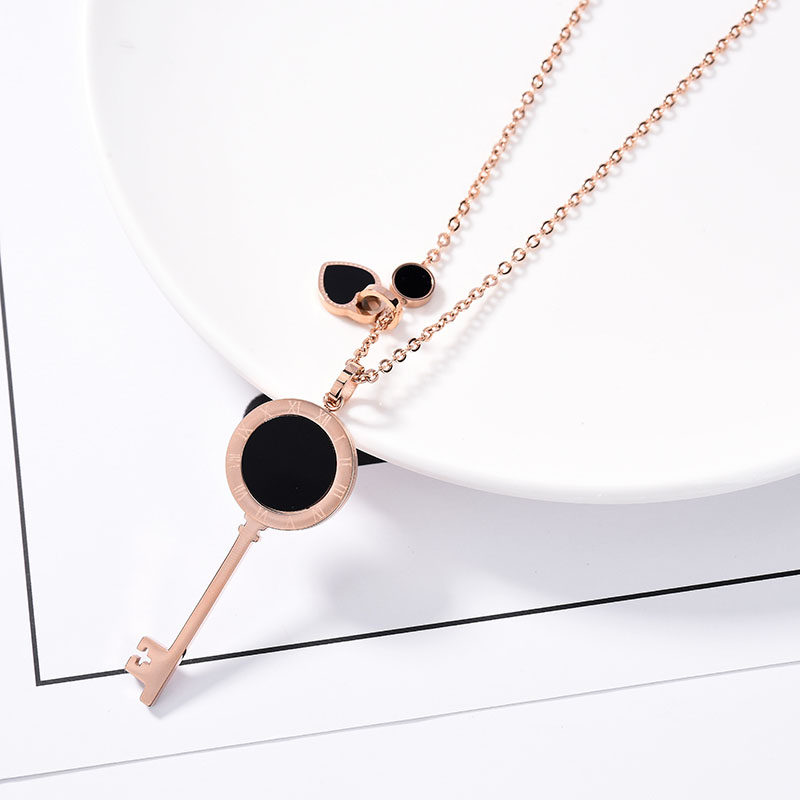 Titanium steel long key pendant sweater chain rose gold does not fade all-match autumn and winter necklace women's clothes accessories fashion