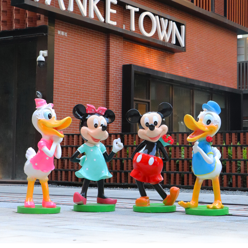 Large Outdoor Cartoon Fiberglass Sculpture Mickey Mouse Donald Duck Ornaments Kindergarten Forest Shopping Mall Decorations