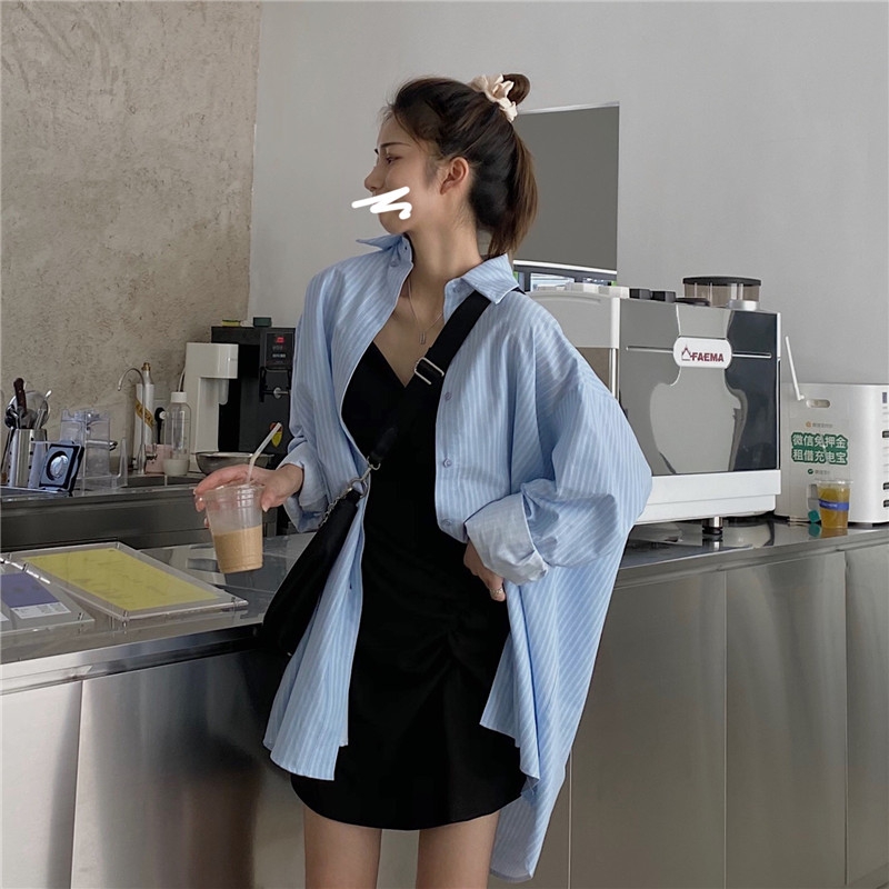 Real price mid length shirt, long sleeve sunscreen shirt + pleated suspender small black skirt